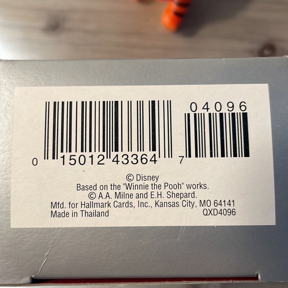 1998 HALLMARK Keepsake Disney Winnie the Pooh Collection Christmas Ornament - Picture 8 of 8